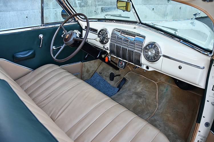 Cadillac Series 62 Convertible Coupe_25.JPG